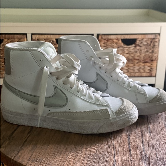 Nike blazers mid youth 4 (women’s 6) - Picture 1 of 4